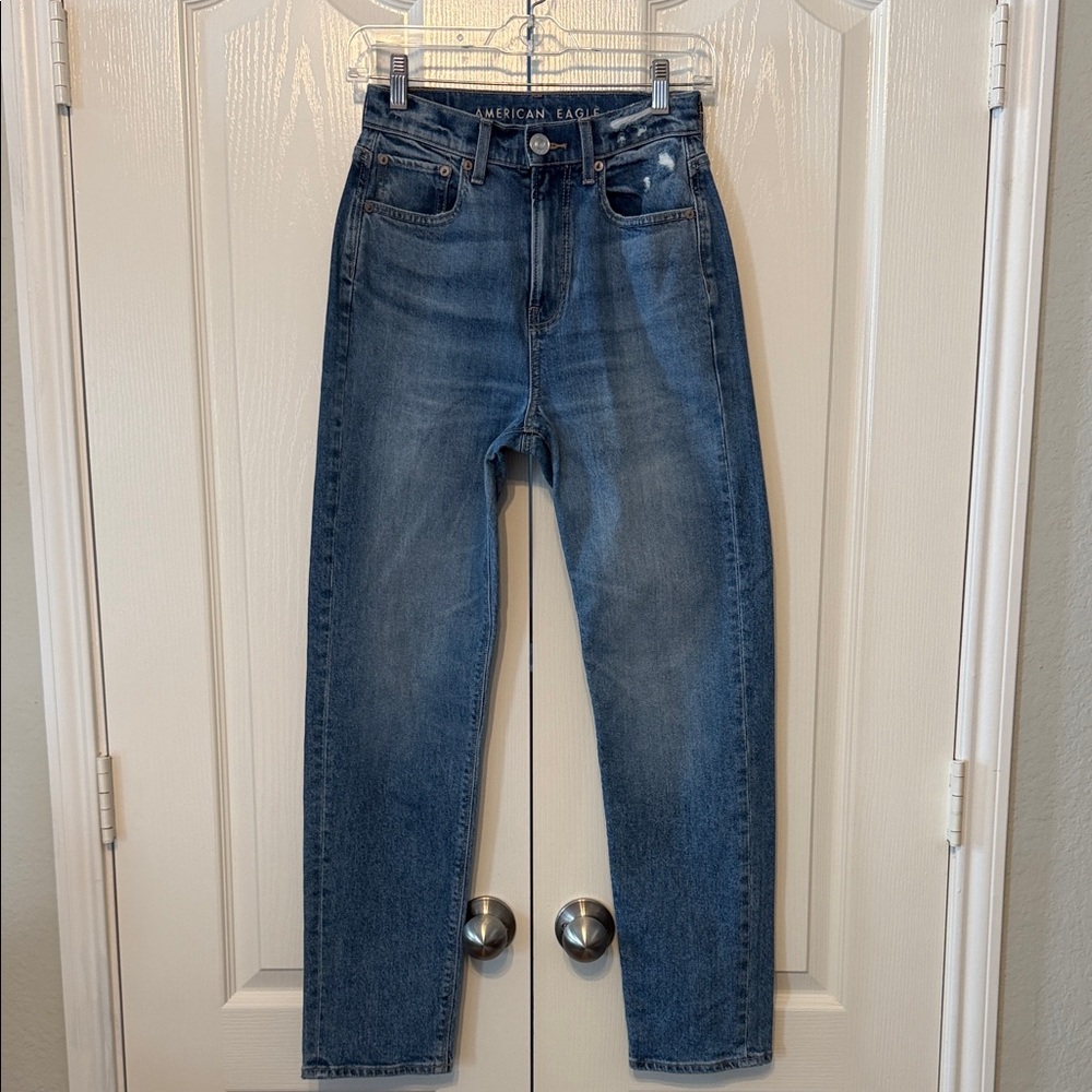 American Eagle Outfitters Highest Rise 90’s Boyfriend
Medium Wash Size 00 R